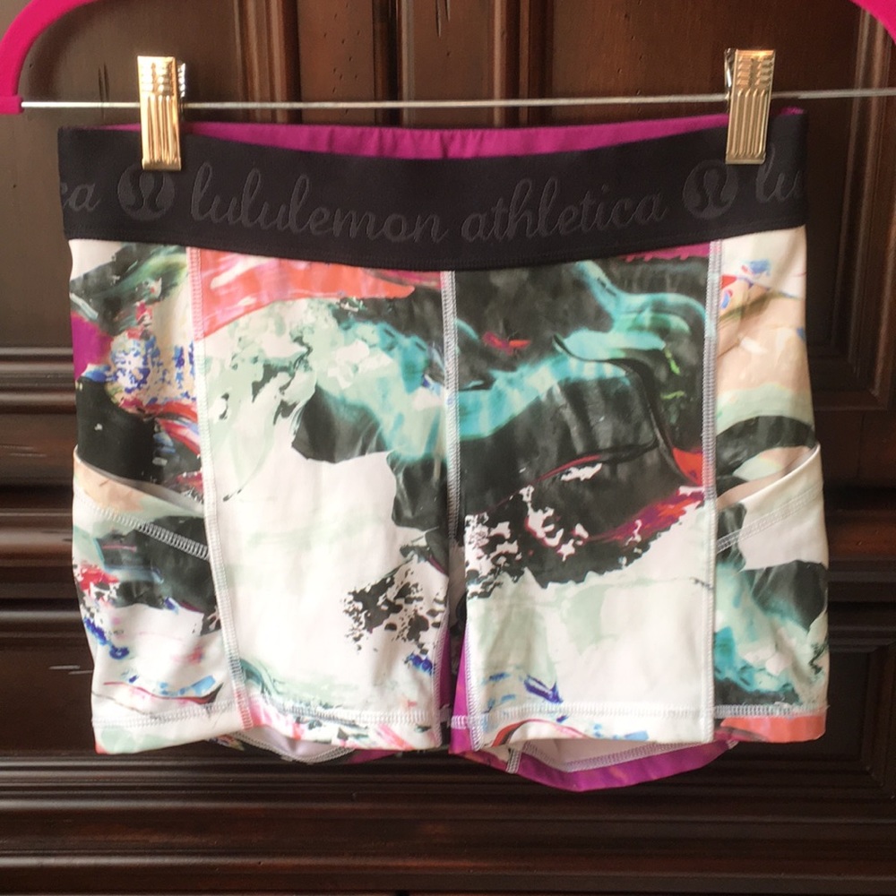 Lululemon 4inch size 4 bike shorts.